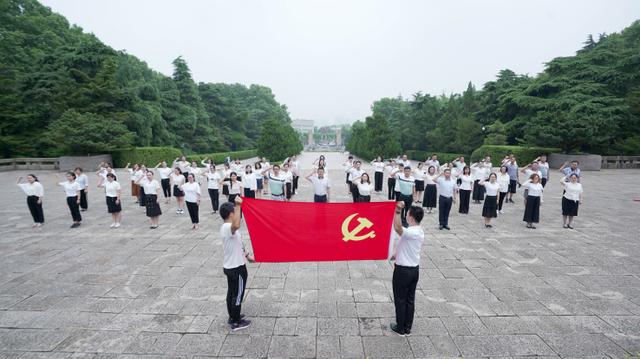 南京雨花臺區(qū)委教育工委：聚焦“一校一品”，培育黨建文化（南京雨花臺區(qū)教育局干部任免）